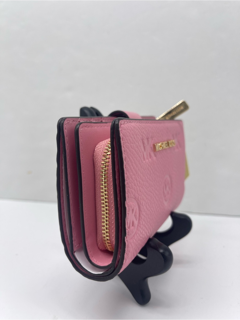 Michael KORS Jet Set Travel Md Zip CN Logo Debossed Bifold Wallet
Carnation 
NWT - Picture 3 of 16